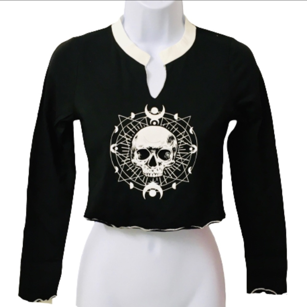 💀 NWT “Wicked Obsession” Graphic Top! 💀